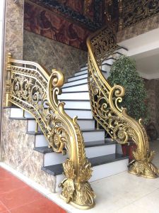 Cầu thang nhôm đúc hoa văn đơn giản: Bí quyết chọn mẫu cho nhà hiện đại