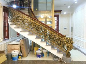 Cầu thang nhôm đúc rồng phượng đẹp chuẩn phong thủy