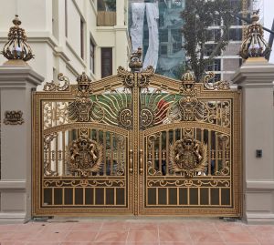 Nên làm cổng nhôm đúc hay cổng đồng đúc cho biệt thự?